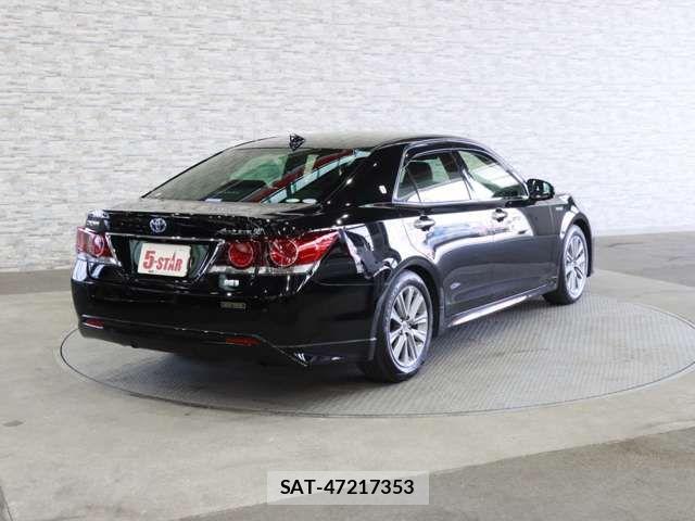 Toyota CROWN SEDAN 2017-06 6243057-18
