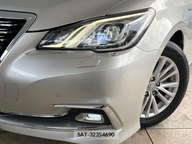 Toyota CROWN SEDAN 2015-11 6303472-12