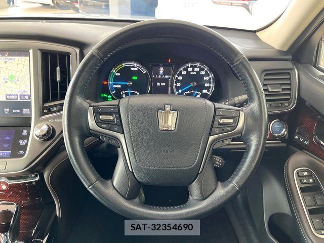 Toyota CROWN SEDAN 2015-11 6303472-13