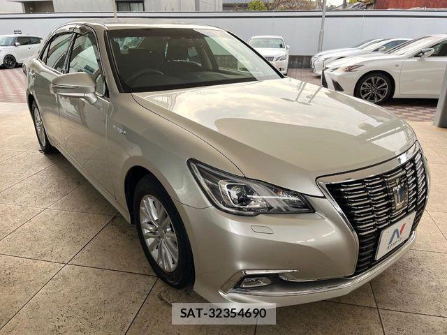 Toyota CROWN SEDAN 2015-11 6303472-16