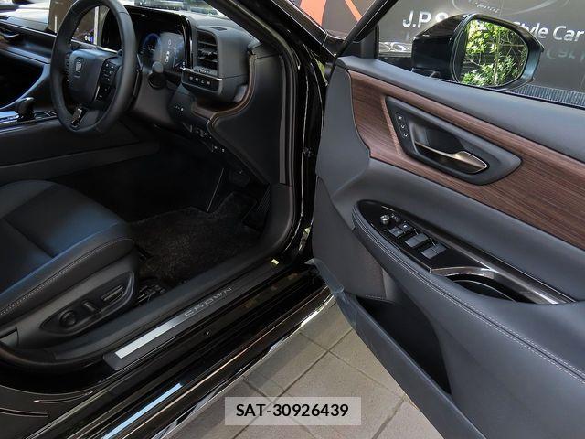 Toyota CROWN SEDAN 2025-07 6303447-10