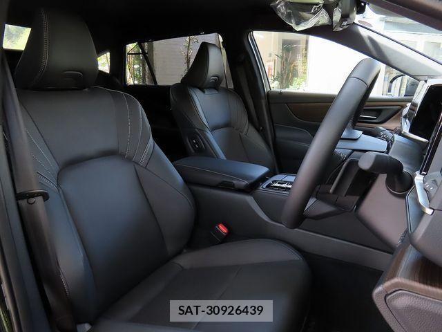 Toyota CROWN SEDAN 2025-07 6303447-12