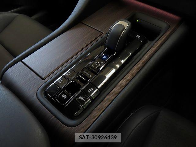 Toyota CROWN SEDAN 2025-07 6303447-21