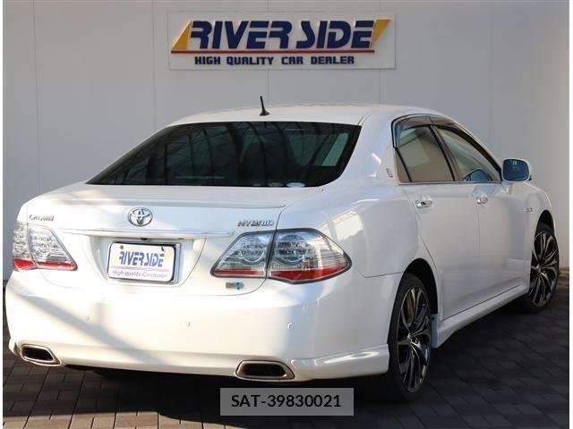 Toyota CROWN SEDAN 2009-12 6496339-5