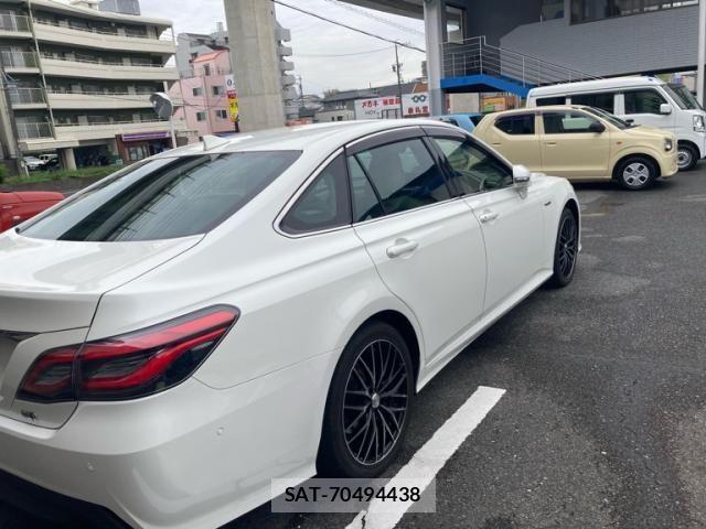 Toyota CROWN SEDAN 2019-09 6611242-3