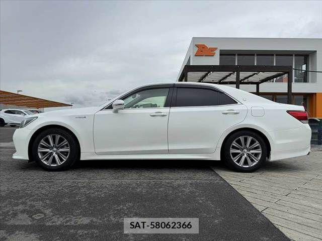 Toyota CROWN SEDAN 2016-02 6611239-10