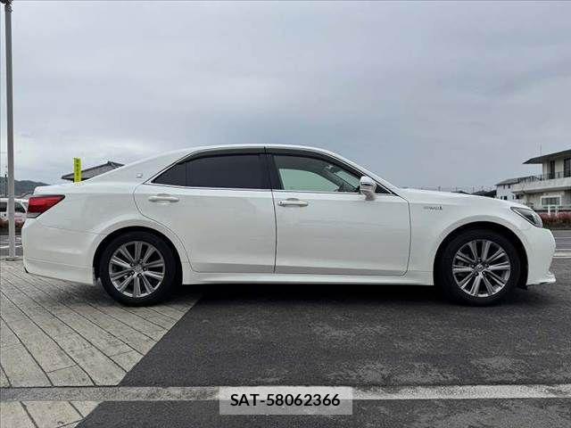 Toyota CROWN SEDAN 2016-02 6611239-11