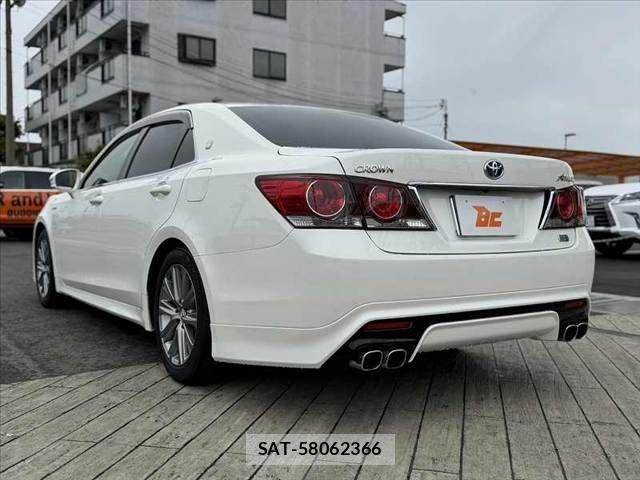 Toyota CROWN SEDAN 2016-02 6611239-12