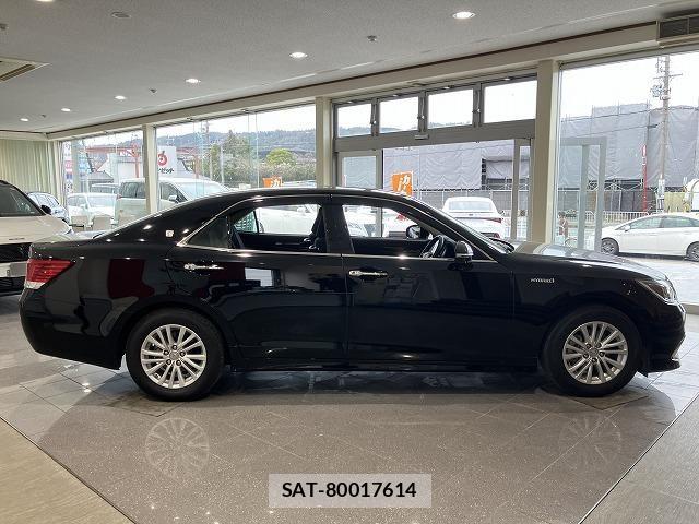 Toyota CROWN SEDAN 2017-03 6611225-10