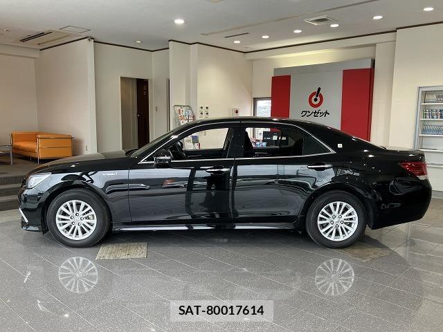 Toyota CROWN SEDAN 2017-03 6611225-11