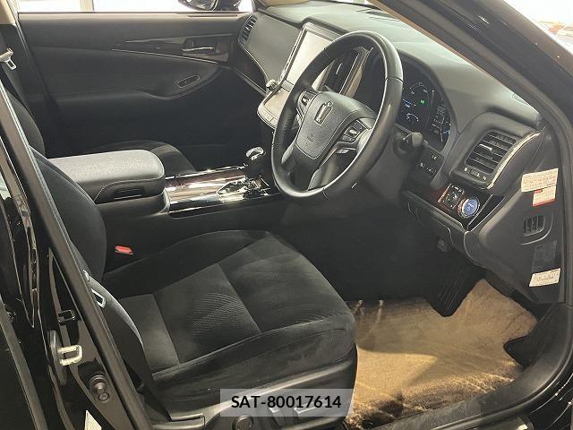 Toyota CROWN SEDAN 2017-03 6611225-23
