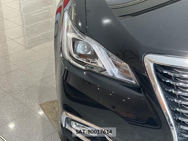 Toyota CROWN SEDAN 2017-03 6611225-29