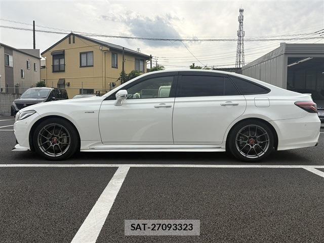 Toyota CROWN SEDAN 2019-01 6611234-9