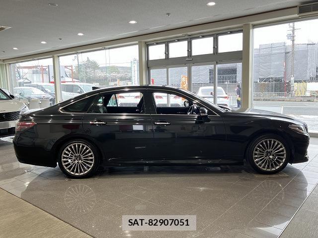 Toyota CROWN SEDAN 2022-03 6611218-13