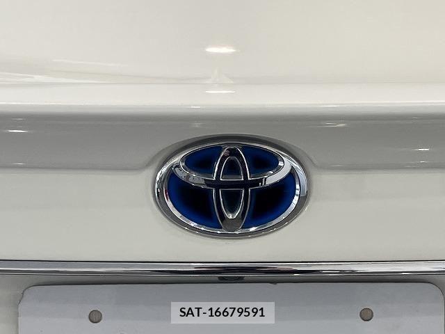Toyota CROWN SEDAN 2017-02 6611222-23