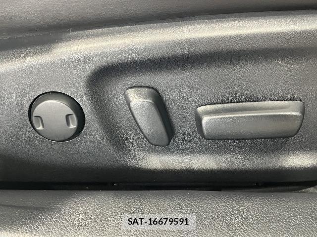 Toyota CROWN SEDAN 2017-02 6611222-28