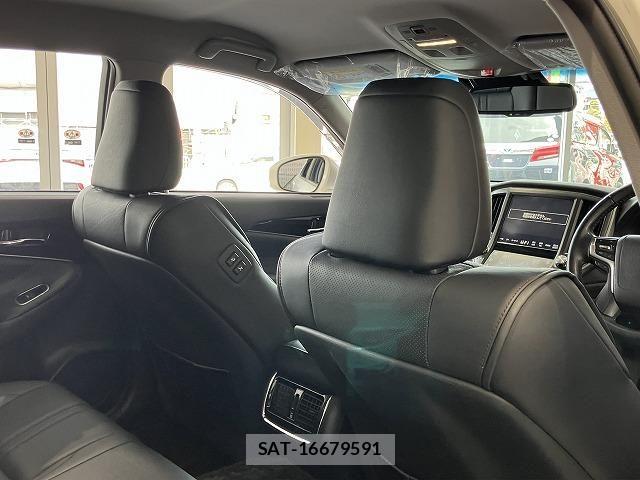 Toyota CROWN SEDAN 2017-02 6611222-29