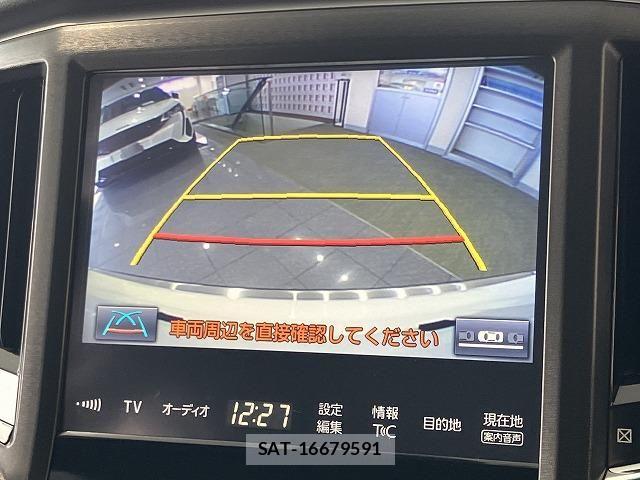 Toyota CROWN SEDAN 2017-02 6611222-3
