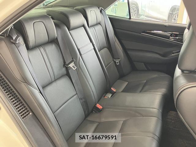 Toyota CROWN SEDAN 2017-02 6611222-8