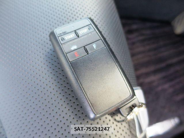 Toyota CROWN SEDAN 2019-09 6611230-23