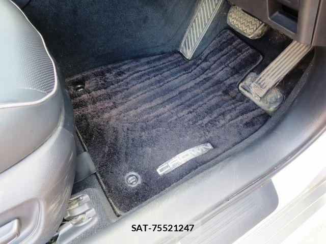 Toyota CROWN SEDAN 2019-09 6611230-28