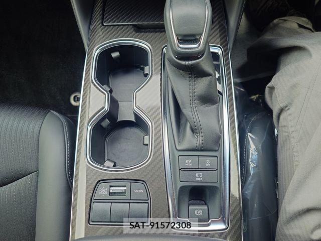 Toyota CROWN SEDAN 2021-06 6670972-16
