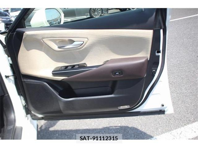 Toyota CROWN SEDAN 2019-04 6675491-21