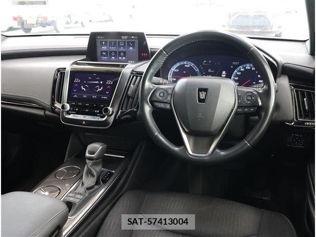 Toyota CROWN SEDAN 2019-01 6675484-1