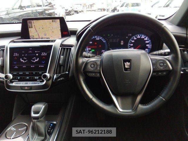 Toyota CROWN SEDAN 2019-08 6675487-1