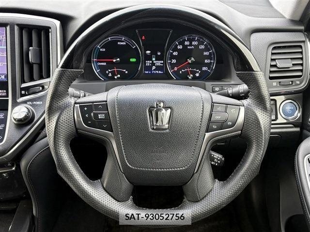 Toyota CROWN SEDAN 2013-02 6690970-17
