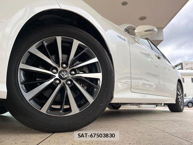 Toyota CROWN SEDAN 2019-09 6715933-12