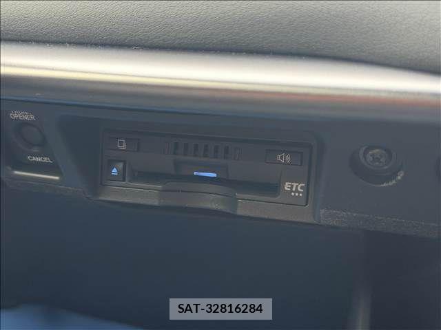 Toyota CROWN SEDAN 2021-11 6715929-13