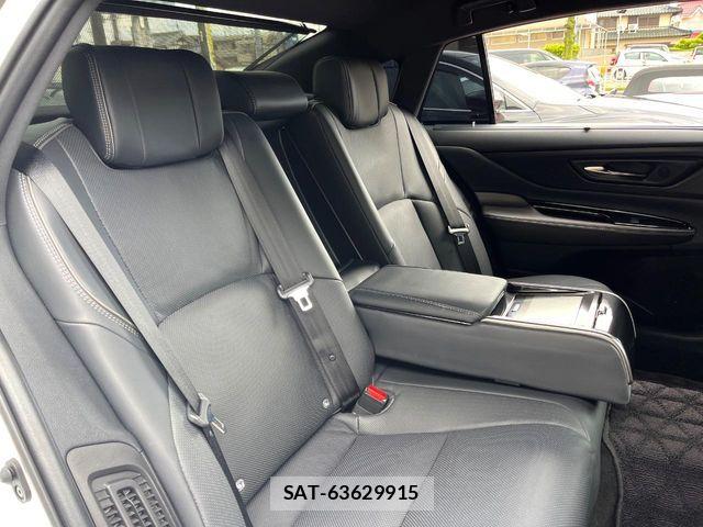 Toyota CROWN SEDAN 2025-12 6715919-8