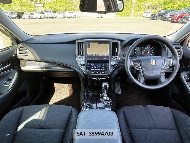 Toyota CROWN SEDAN 2016-04 6715935-1