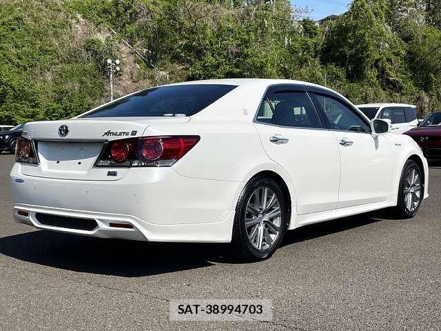 Toyota CROWN SEDAN 2016-04 6715935-2