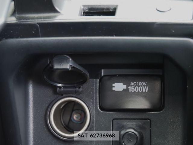 Toyota CROWN SEDAN 2022-03 6751126-27