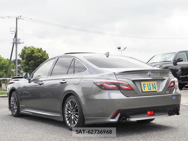 Toyota CROWN SEDAN 2022-03 6751126-5