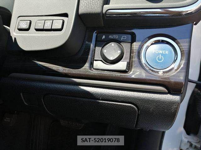 Toyota CROWN SEDAN 2015-11 6751138-6