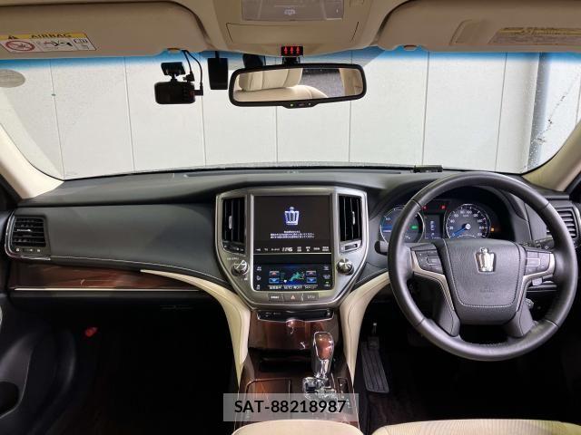 Toyota CROWN SEDAN 2015-09 6790874-5