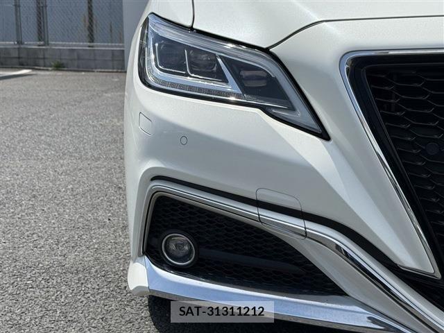 Toyota CROWN SEDAN 2018-06 6790872-24