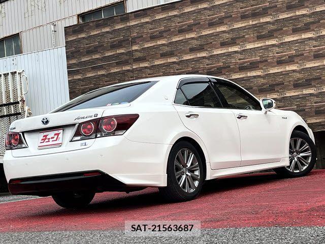 Toyota CROWN SEDAN 2018-03 6790861-2