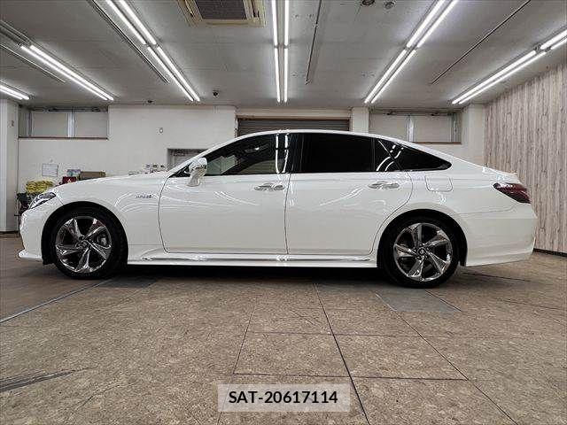 Toyota CROWN SEDAN 2018-09 6790858-19