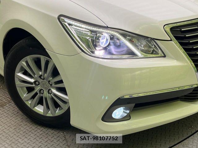 Toyota CROWN SEDAN 2013-04 6814396-11