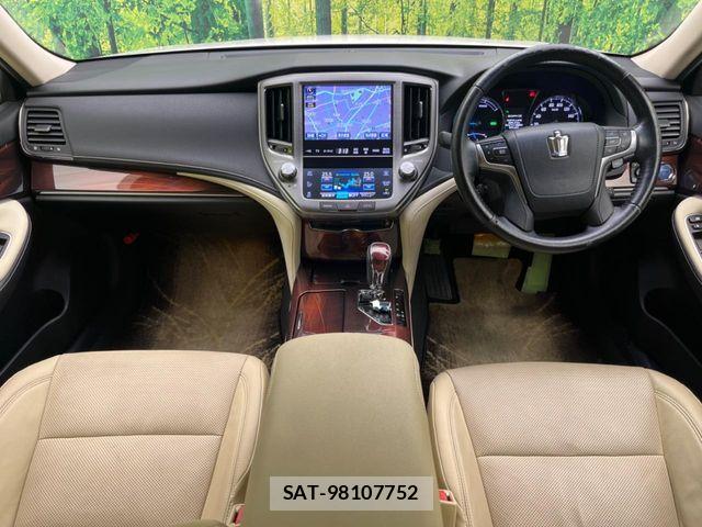 Toyota CROWN SEDAN 2013-04 6814396-1