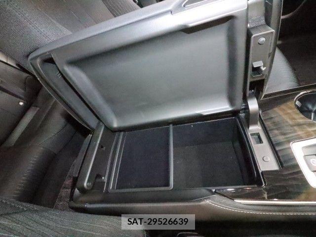 Toyota CROWN SEDAN 2019-04 6814393-20