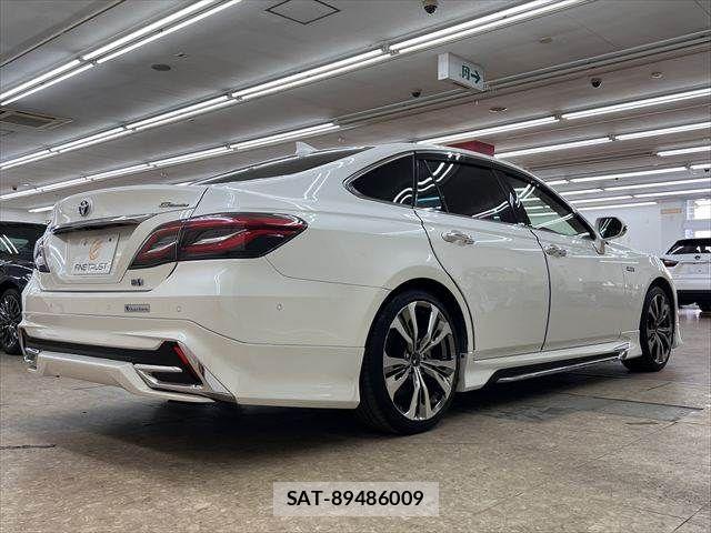 Toyota CROWN SEDAN 2018-11 6814402-17