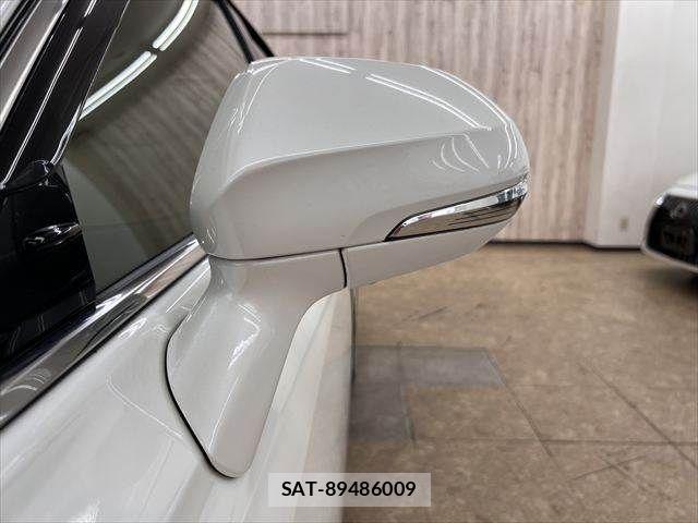 Toyota CROWN SEDAN 2018-11 6814402-24