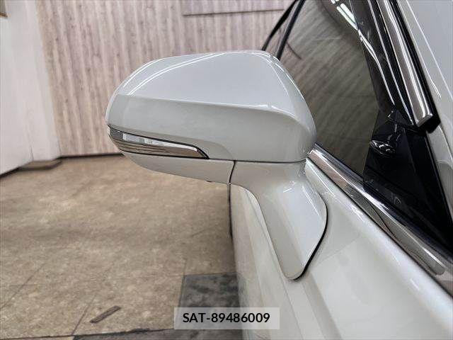 Toyota CROWN SEDAN 2018-11 6814402-25