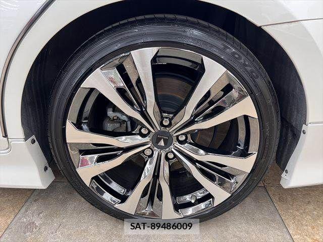 Toyota CROWN SEDAN 2018-11 6814402-27