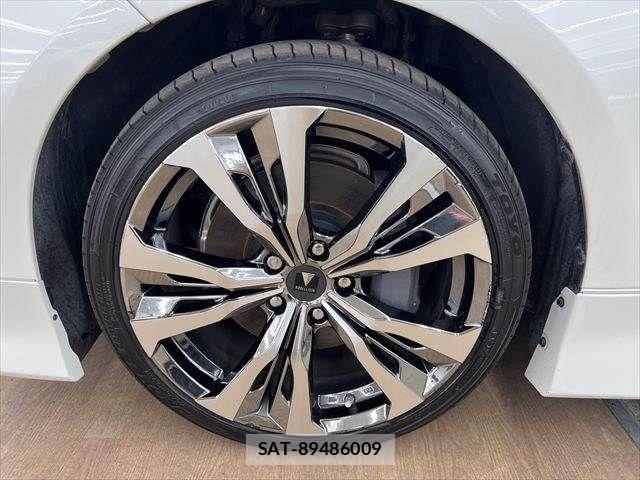 Toyota CROWN SEDAN 2018-11 6814402-28